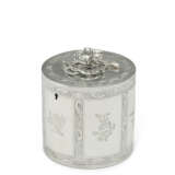 A GEORGE III SILVER TEA CADDY - фото 1