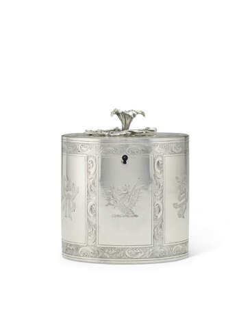 A GEORGE III SILVER TEA CADDY - фото 2