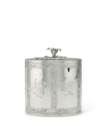 A GEORGE III SILVER TEA CADDY - фото 3