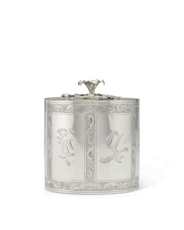 A GEORGE III SILVER TEA CADDY - фото 4