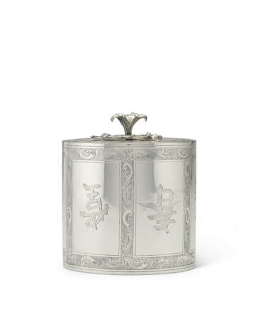 A GEORGE III SILVER TEA CADDY - фото 5