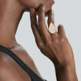 COLORED DIAMOND AND DIAMOND RING - photo 2