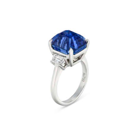 SAPPHIRE AND DIAMOND RING - photo 1