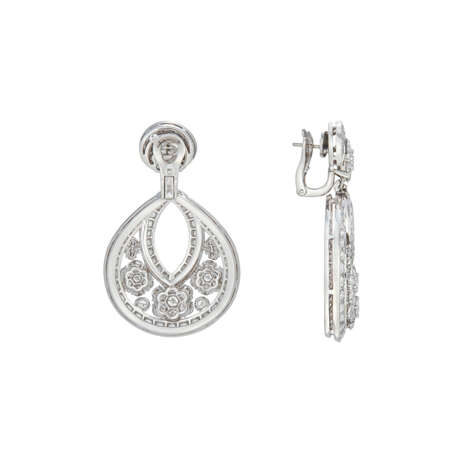 VAN CLEEF & ARPELS DIAMOND 'SNOWFLAKE' EARRINGS - photo 3