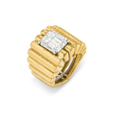 VAN CLEEF & ARPELS DIAMOND RING AND DAVID WEBB GOLD RING JACKET - photo 4