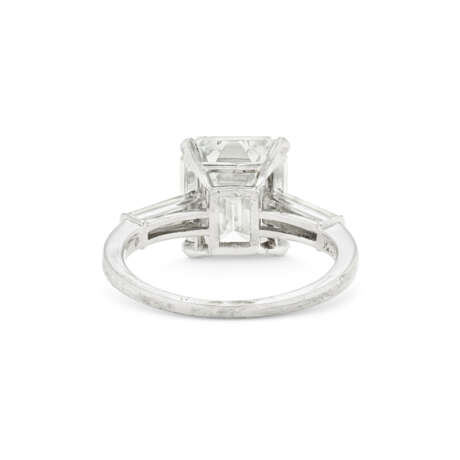 VAN CLEEF & ARPELS DIAMOND RING AND DAVID WEBB GOLD RING JACKET - photo 7