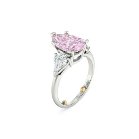 COLORED DIAMOND AND DIAMOND RING - photo 1