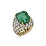 VAN CLEEF & ARPELS EMERALD AND DIAMOND RING - Foto 1
