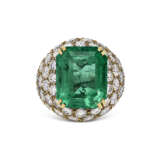 VAN CLEEF & ARPELS EMERALD AND DIAMOND RING - Foto 4