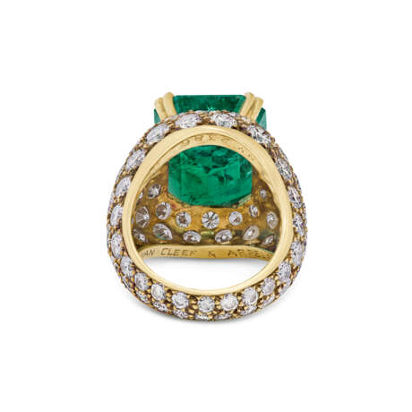 VAN CLEEF & ARPELS EMERALD AND DIAMOND RING - Foto 5