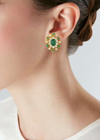 VAN CLEEF & ARPELS EMERALD AND DIAMOND EARRINGS - Foto 2