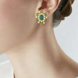 VAN CLEEF & ARPELS EMERALD AND DIAMOND EARRINGS - Foto 2
