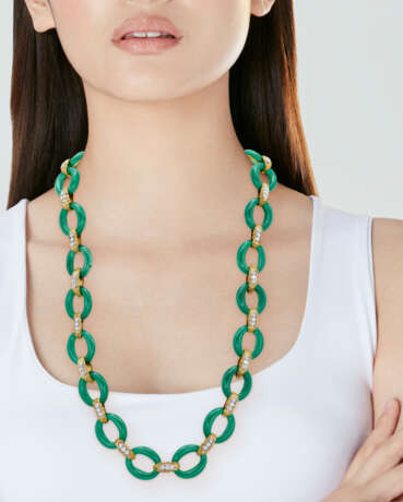 VAN CLEEF & ARPELS CHRYSOPRASE AND DIAMOND NECKLACE - photo 2