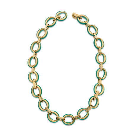 VAN CLEEF & ARPELS CHRYSOPRASE AND DIAMOND NECKLACE - photo 3
