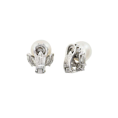 VAN CLEEF & ARPELS CULTURED PEARL AND DIAMOND EARRINGS - photo 4