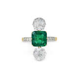 ANTIQUE EMERALD AND DIAMOND RING - photo 4
