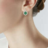 ANTIQUE EMERALD AND DIAMOND EARRINGS - photo 2
