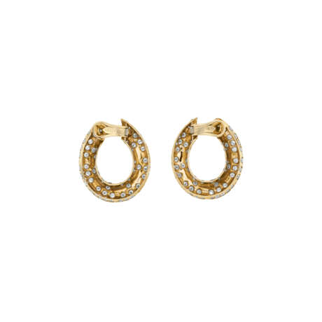VAN CLEEF & ARPELS DIAMOND AND GOLD HOOP EARRINGS - photo 3
