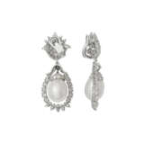VAN CLEEF & ARPELS DIAMOND AND CULTURED PEARL PENDANT EARRINGS - photo 3