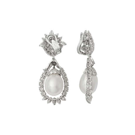 VAN CLEEF & ARPELS DIAMOND AND CULTURED PEARL PENDANT EARRINGS - photo 3
