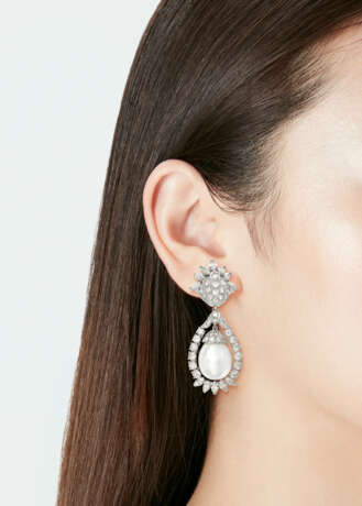 VAN CLEEF & ARPELS DIAMOND AND CULTURED PEARL PENDANT EARRINGS - photo 2