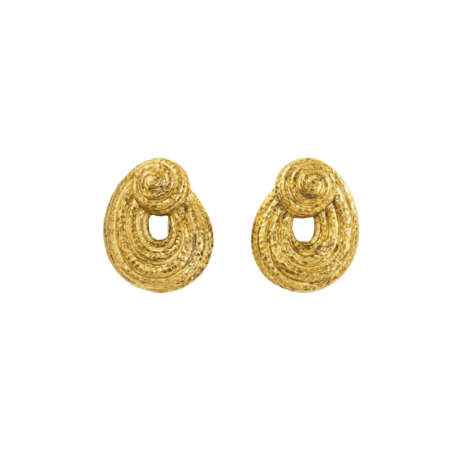 DAVID WEBB HAMMERED GOLD EARRINGS - photo 1