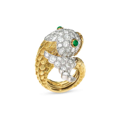 DAVID WEBB EMERALD AND DIAMOND FISH RING - фото 1