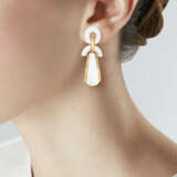 DAVID WEBB ENAMEL AND GOLD EARRINGS - Foto 2