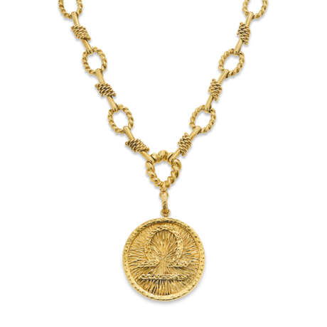 DAVID WEBB GOLD ‘ZODIAC’ PENDANT NECKLACE - photo 1