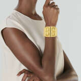 DAVID WEBB HAMMERED GOLD CUFF BRACELET - Foto 2