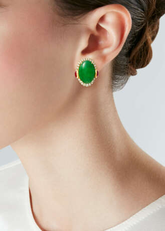 DAVID WEBB JADE, DIAMOND AND RUBY EARRINGS - Foto 2