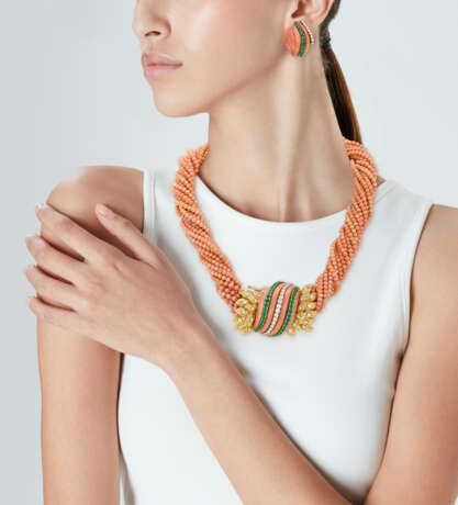 DAVID WEBB SET OF CORAL, EMERALD AND DIAMOND JEWELRY - Foto 2