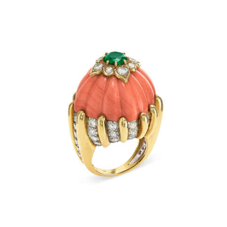 DAVID WEBB CARVED CORAL, EMERALD AND DIAMOND RING - photo 1