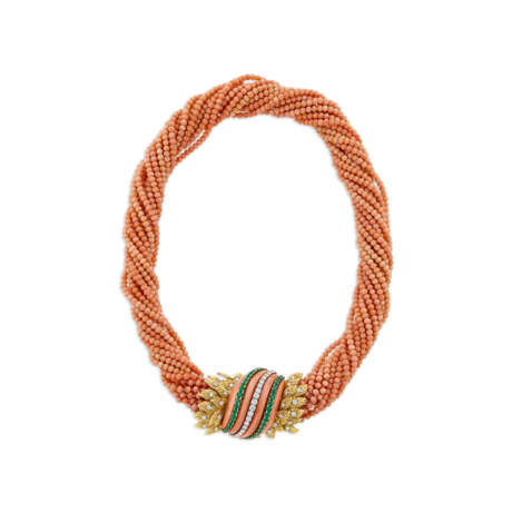 DAVID WEBB SET OF CORAL, EMERALD AND DIAMOND JEWELRY - Foto 3