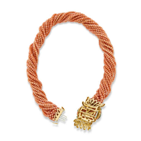 DAVID WEBB SET OF CORAL, EMERALD AND DIAMOND JEWELRY - Foto 4
