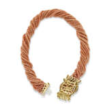 DAVID WEBB SET OF CORAL, EMERALD AND DIAMOND JEWELRY - Foto 4