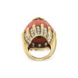 DAVID WEBB CARVED CORAL, EMERALD AND DIAMOND RING - photo 4