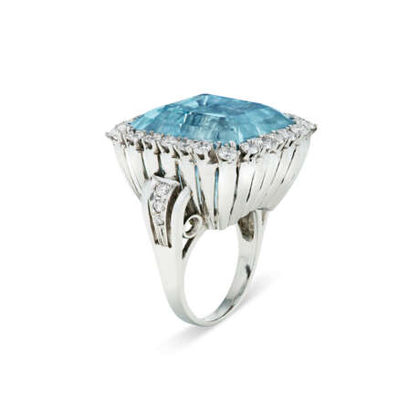 SUITE OF AQUAMARINE AND DIAMOND JEWELRY - photo 7