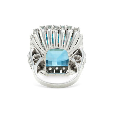 SUITE OF AQUAMARINE AND DIAMOND JEWELRY - photo 9
