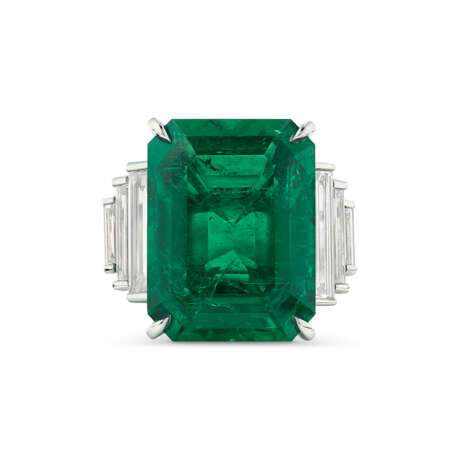 EMERALD AND DIAMOND RING - фото 8