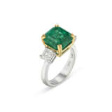 EMERALD AND DIAMOND RING - photo 1