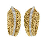 VERDURA DIAMOND AND GOLD 'FEATHER HOOP' EARRINGS - фото 1