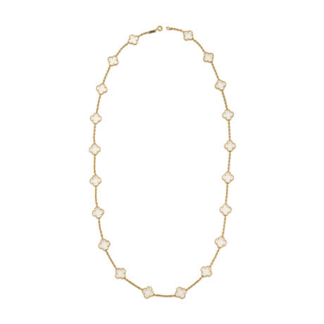 VAN CLEEF & ARPELS ROCK CRYSTAL ‘VINTAGE ALHAMBRA’ NECKLACE - photo 3