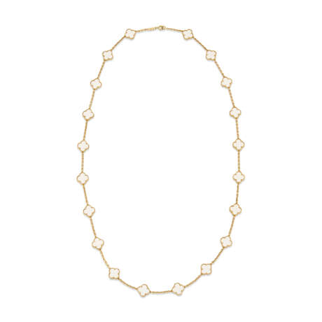 VAN CLEEF & ARPELS AGATE 'VINTAGE ALHAMBRA' LONG NECKLACE - фото 1