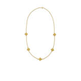 VAN CLEEF & ARPELS SET OF GOLD 'ALHAMBRA' JEWELRY - photo 3
