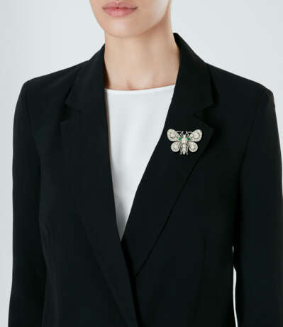 EMERALD AND DIAMOND BUTTERFLY BROOCH - Foto 2