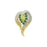 COLORED DIAMOND, EMERALD AND DIAMOND BROOCH - photo 1