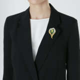 COLORED DIAMOND, EMERALD AND DIAMOND BROOCH - photo 2