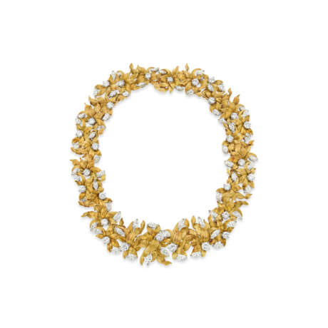 SUITE OF DIAMOND AND GOLD LEAF JEWELRY - photo 3