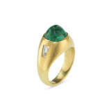 BULGARI EMERALD AND DIAMOND RING - photo 1